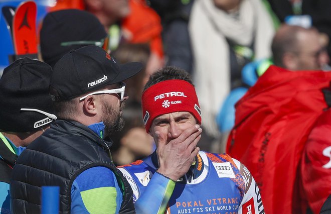 Žan Kranjec v Kranjski Gori lovi tudi stopničke v skupnem seštevku svetovnega pokala v veleslalomu v alpskem smučanju. FOTO: Matej Družnik/Delo