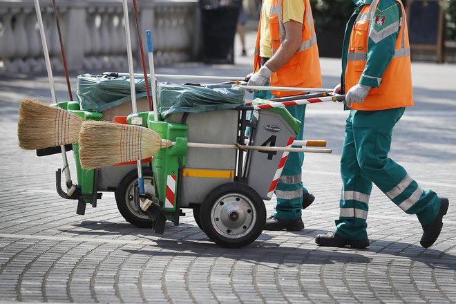 V Javnem holdingu Ljubljana z anketami Ninamedie preverjajo zadovoljstvo meščanov s storitvami javnih podjetij v mestu. FOTO: Leon Vidic/Delo