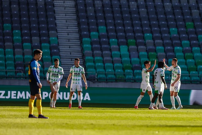 Nogometaši Olimpije so z najbolj zrelo predstavo v drugem delu sezone premagali branilce naslova Celjane. FOTO: Črt Piksi/Delo