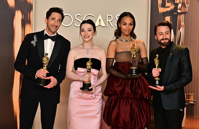 Najboljši igralci: Adrien Brody (Brutalist), Mikey Madison (Anora), Zoe Saldaña (Emilia Pérez) in Kieran Culkin (Resnična bolečina). FOTO: Frederic J. Brown/AFP