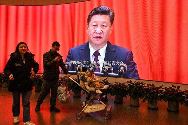 Xi Jinping ima kot najmočnejši argument za prelaganje zamenjave oblasti prav Donalda Trumpa in Vladimirja Putina. FOTO: Hector Retamal/AFP