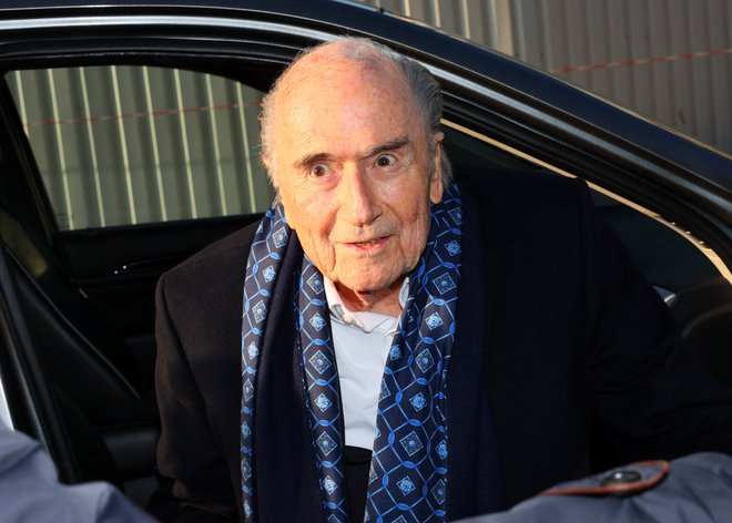 Sepp Blatter pravi, da ni kriv. FOTO: Denis Balibouse/Reuters