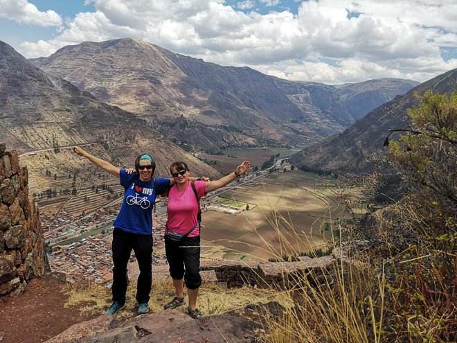 Panoramski razgled z vrha ruševin v Sveti dolini Inkov, mesto Pisac, Peru FOTO: The Bike Wanderers