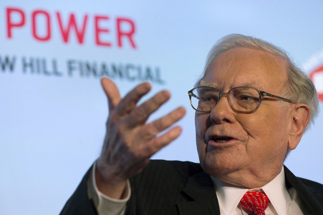 Najznamenitejši ameriški investitor Warren Buffett ob Trumpovih kazenskih carinah govori o neke vrste vojni napovedi.  Foto: Brendan Mcdermid/Reuters