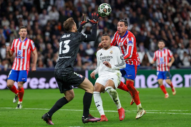 Jan Oblak je imel v vročem madridskem derbiju precej dela. FOTO: Thomas Coex/AFP