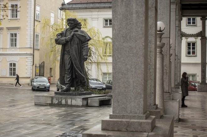 V kolektivu poudarjajo, da je Bozovičar v obdobju svojega vodenja odlično upravljal gledališče. FOTO: Voranc Vogel