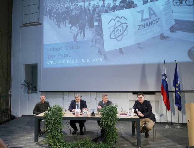 Sogovorniki so na znanstvenem kolokviju v okviru Shoda za znanost z naslovom Znanost je – znanost lahko izpostavili pomen sodelovanja. FOTO: Jože Suhadolnik


 
