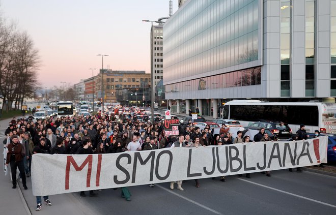 Protest v podporo srbskim študentom in proti Jankovićevi podpori Vučiću FOTO: Blaž Samec/Delo