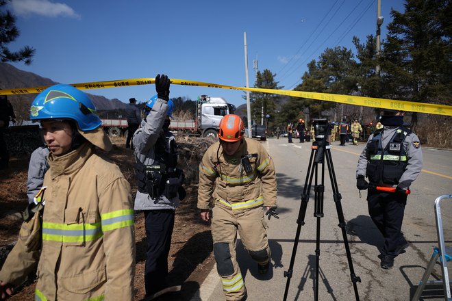 Med poškodovanimi so tako civilisti kot pripadniki vojske. FOTO: Kim Hong-Ji/Reuters