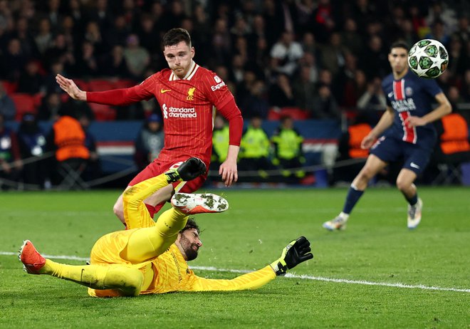 Alisson Becker je reševal obrambo Liverpoola. Foto Gonzalo Fuentes/Reuters