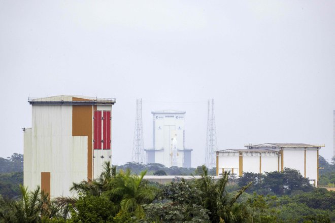 Evropske rakete vzletajo iz Francoske Gvajane. FOTO: Ronan Lietar/AFP


 
