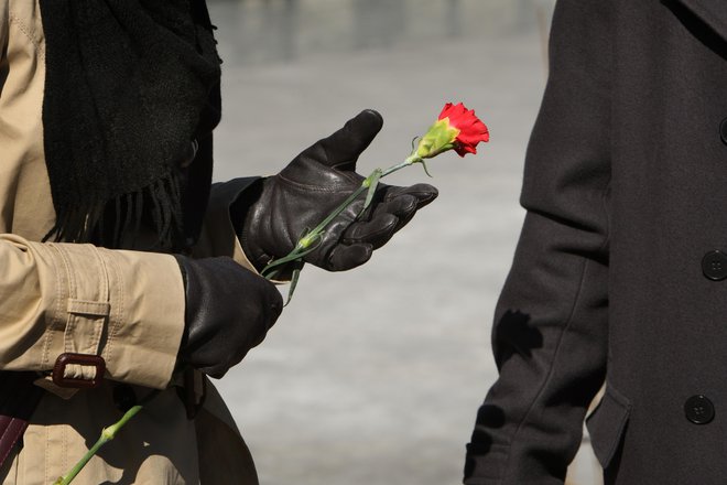 Čeprav so spoli formalno gledano enakopravni, enakost še zdaleč ni bila dosežena. FOTO: Jure Eržen