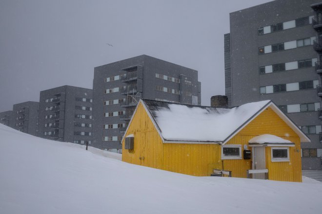 Ker ima Grenlandija le okoli 40.000 volivcev (od skupno 57.000 prebivalcev), so volilni izidi lahko tesni. FOTO: Marko Djurica/Reuters