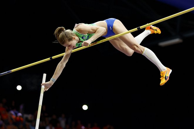 Tina Šutej je preskočila letvico na srebrni višini. FOTO: Piroschka van de Wouw/Reuters