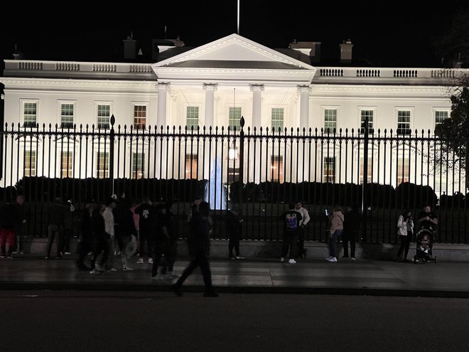 V času dogodka predsednik Donald Trump ni bil v svoji rezidenci. FOTO: Barbara Kramžar