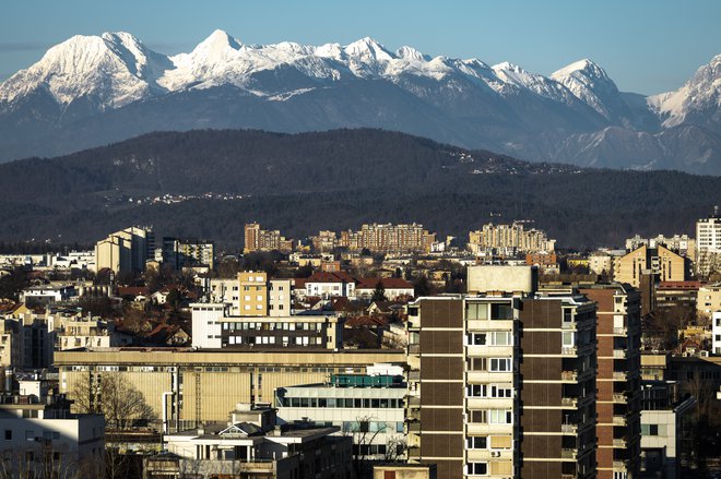 Evropska komisija bo razvila strategijo za gradnjo stanovanj in vzpostavila platformo za naložbe. Foto Voranc Vogel