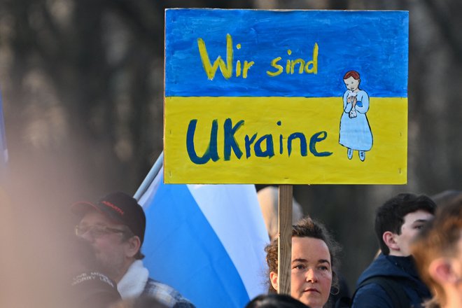 Demonstracije v podporo Ukrajini v Berlinu. FOTO: Ralf Hirschberger/AFP