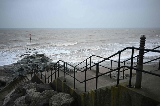 Dp ladijske nesreče je prišlo pred obalo mesta Withernsea na vzhodni obali Anglije. FOTO: Paul Ellis/AFP