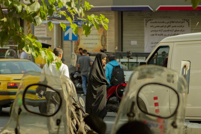 Iranka v hidžabu, kot se nosi po pravilih. FOTO: Aljoša Toplak