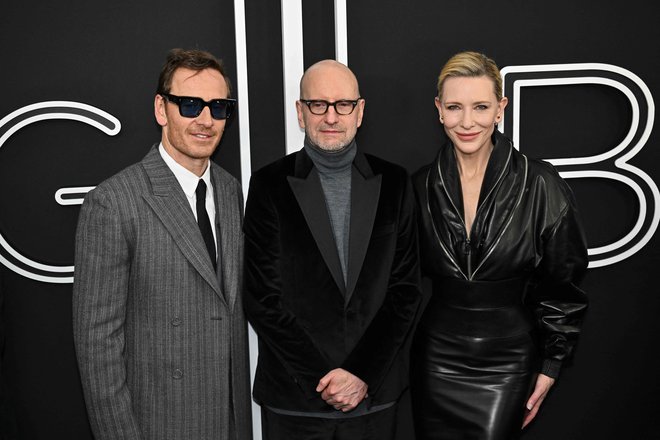 Režiser z igralcema Michaelom Fassbenderjem in Cate Blanchett na premieri filma v New Yorku. FOTO: Angela Weiss/AFP