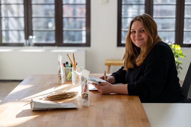 Eva Mustafa, članica ekipe Nonstop Food, edinega zagonskega podjetja s področja živilske tehnologije, ki se kali v Rogu. FOTO: Črt Piksi