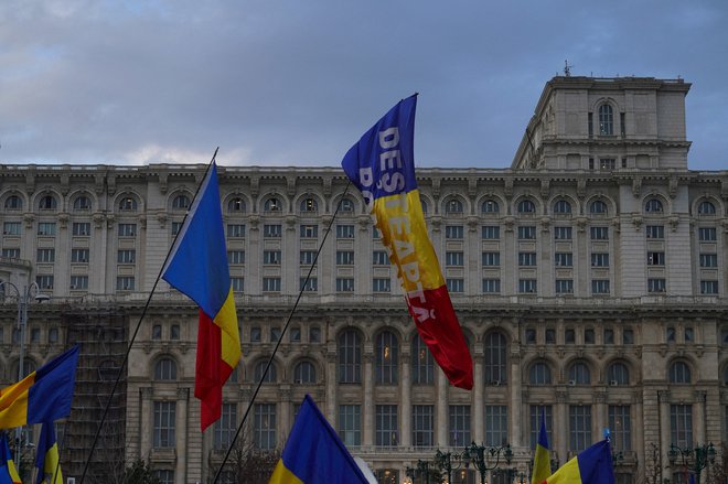 Sodišče je soglasno potrdilo nepravilnosti, ki so neposredno vplivale na volilno kampanijo. FOTO: Andreea Campeanu/Reuters