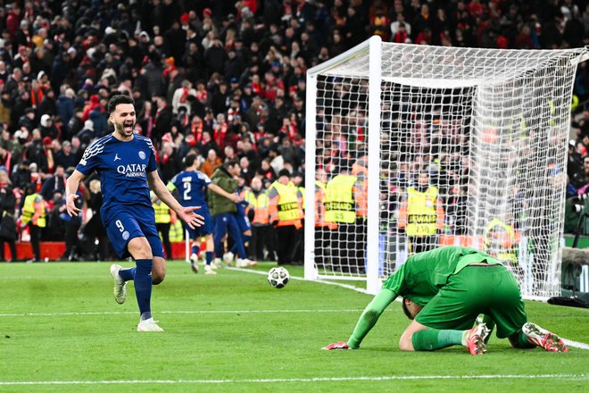 Parižani so se veselili zmage na Anfieldu. FOTO: Oli Scarff/AFP