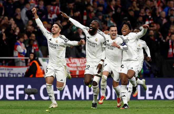 Real Madrid ima devet življenj. FOTO: Juan Medina/Reuters