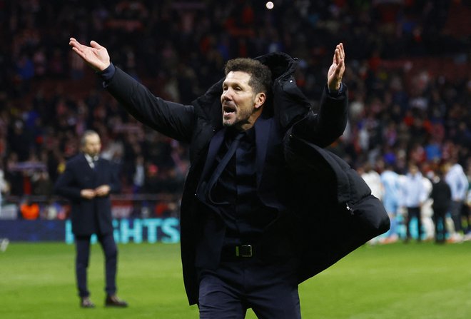 Diego Simeone je bil kritičen do razveljavitve Alvarezove enajstmetrovke. FOTO: Susana Vera/Reuters