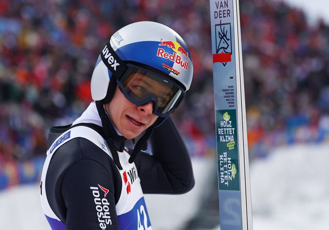 Andreas Wellinger si je na srednji skakalnici v Trondheimu priskakal naslov svetovnega podprvaka. FOTO: Kai Pfaffenbach/Reuters