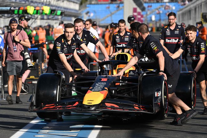 Max Verstappen upa, da bo njegov dirkalnik konkurenčen. FOTO: Paul Crock/AFP