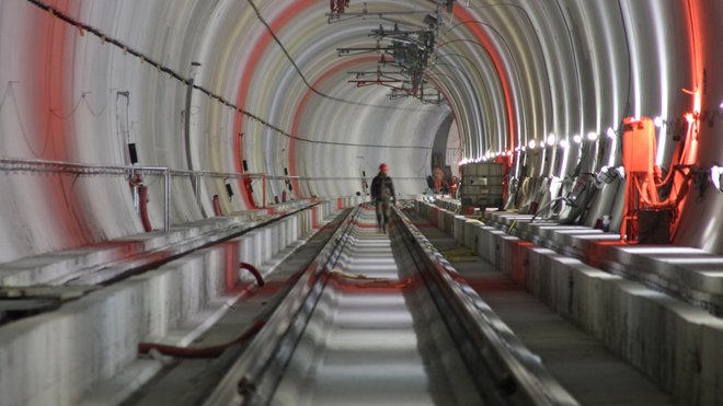 Tir na togi podlagi omogoča nižje stroške vzdrževanja, saj med drugim niso potrebne daljše zapore proge za vzdrževanje. FOTO: arhiv SŽ–ŽGP Ljubljana