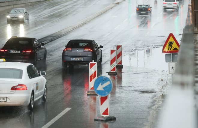 Močni nalivi v Ljubljani. FOTO: Jože Suhadolnik/Delo