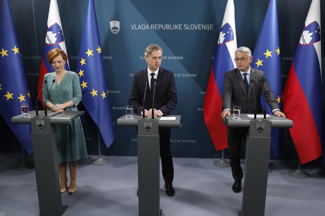 »V nasprotju s SMC v času vlade Mira Cerarja se je ekipa okoli Roberta Goloba ogromno naučila. Vedo, kako se vlada, in vodijo igro v koaliciji,« pravi politolog Igor Lukšič. FOTO: Leon Vidic