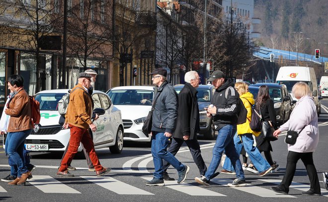 Razmerje med upokojenci in aktivnim prebivalstvom je lani znašalo 1,55. FOTO: Matej Družnik