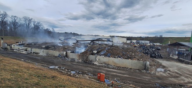 Vseh teh odpadkov zdaj v tujini ne bodo prevzeli, ker so prepojeni z vodo in imajo zato manjšo energijsko vrednost. FOTO: Andrej Bedek