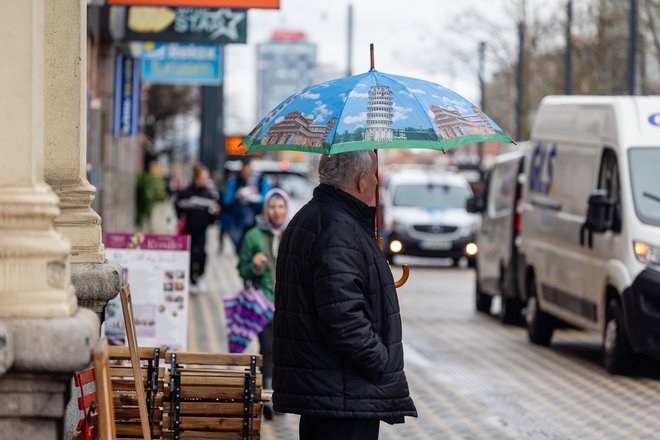 Danes bo sicer sprva še deževalo. FOTO: Črt Piksi/Delo