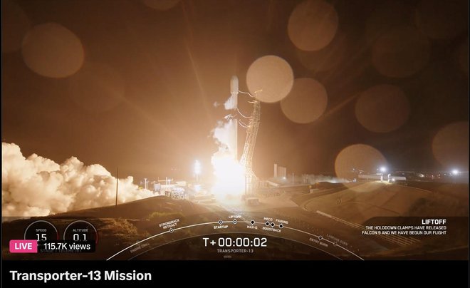 Falcon 9 z odpravo Hermes na krovu je poletel s Kalifornije. FOTO: SpaceX


 
