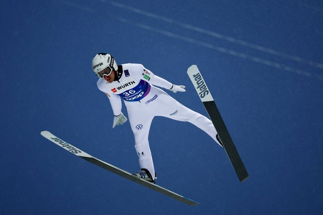 Timi Zajc je letel v Vikersundu. FOTO: Kai Pfaffenbach/Reuters