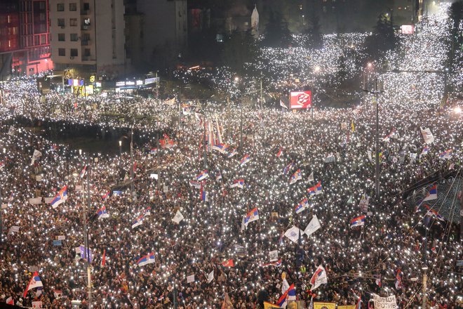 Po nekaterih ocenah je udeležencev protesta več sto tisoč. FOTO: Igor Pavicevic/Reuters