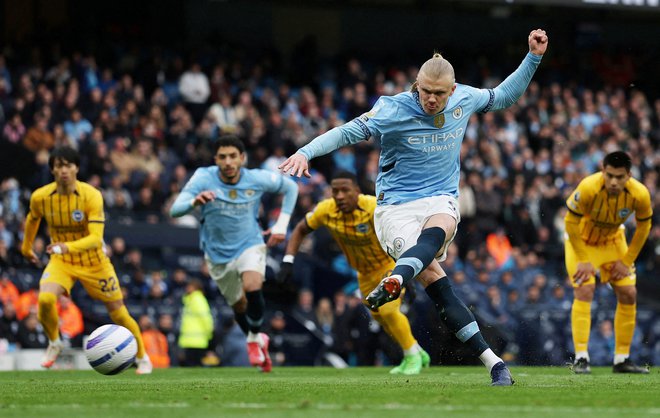 Erling Haaland se trudi z goli, a Manchester City ne zmaguje. FOTO: Lee Smith/Reuters