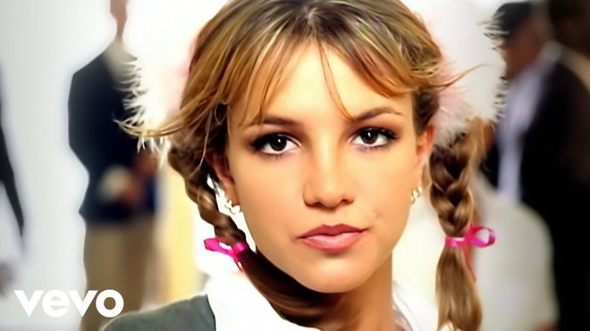 ... Baby One More Time je bila prva uspešnica Britney Spears.

FOTO: zajem zaslona