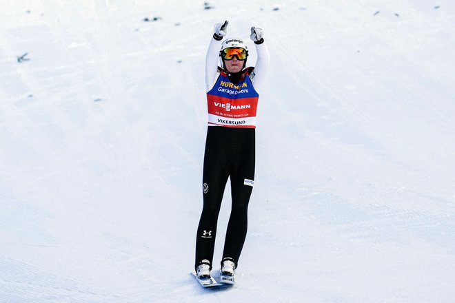 Domen Prevc je zmagovito presekal norveški »surovi zrak«. FOTO: Terje Bendiksby/AFP