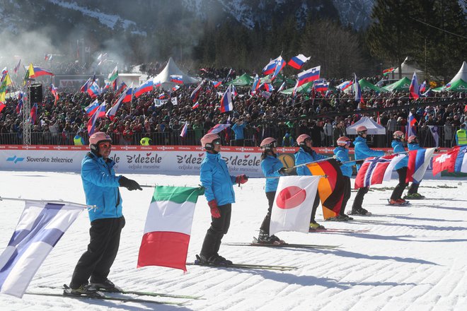 Tudi letos bomo zaznamovali Planico z izdajo posebne edicije, ki bo priložena Delu v četrtek, 20. marca. FOTO: Marko Feist