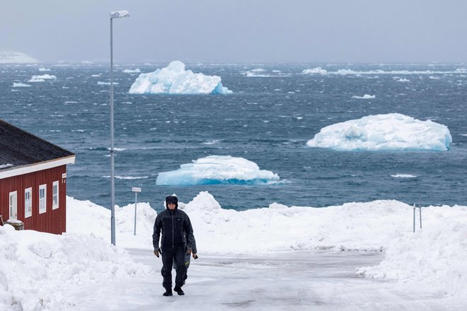 Poleti je povprečna temperatura 5,6 stopinje Celzija, pozimi pa lahko na severu pade do minus 18 stopinj. Približno 80 odstotkov države pokriva led. FOTO: Odd Andersen/AFP