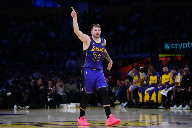 Dončić je tekmo končal z 21 točkami, 10 jih je prispeval s črte prostih metov, na voljo je imel 13 od skupno 18 prostih metov LA Lakers. FOTO: Kirby Lee/Reuters