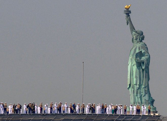 Bela hiša nagovarja del volilnega telesa, ki se odziva na patriotizem in občutek nacionalne superiornosti, vendar ne naslavlja širših izzivov, s katerimi se soočata ameriška in svetovna politika v današnjem času. FOTO: Angela Weiss/AFP