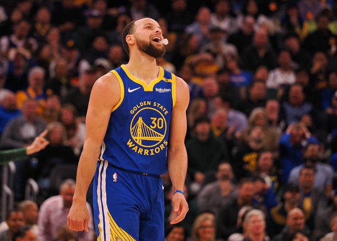 Curry je pred kratkim postal prvi igralec v zgodovini NBA, ki je dosegel 4000 trojk. FOTO: Kelley L. Cox/Reuters