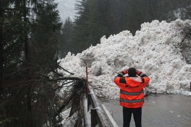 Fotografija snežnega plazu je simbolična. FOTO: PU Nova Gorica