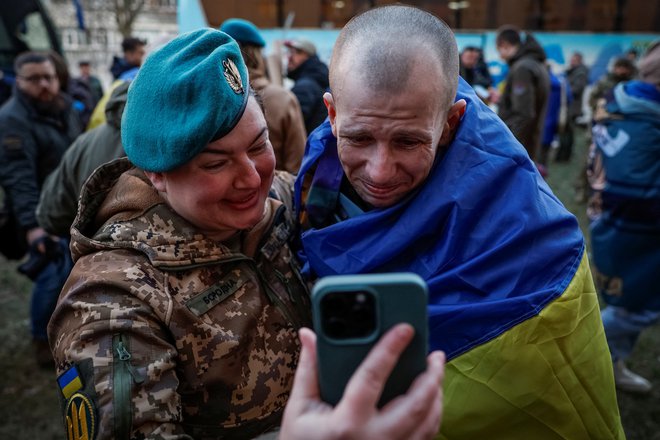 Danes sta Rusija in Ukrajina izmenjali vojne ujetnike po formuli 175 za 175. FOTO: Alina Smutko/Reuters